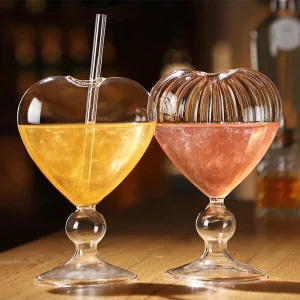 1pc  INS Style  Glass Cup With Lovely Heart Shaped Straw For Drinking Water, Juice, Cocktails, Or Coffee In Summer Clear